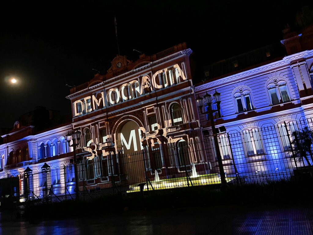 Casa Rosada celebra 39 años de democracia con videomapping